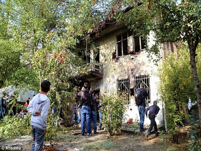 Phát hiện mặt nạ sắt IS dùng để tránh mảnh bom - 4