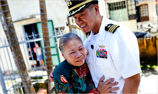 "Gặp" người gốc Việt đầu tiên chỉ huy chiến hạm Mỹ - 1
