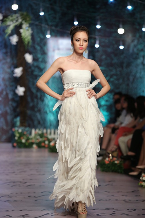 Trương Thị May diện váy cưới phủ pha lê 1.300USD - 8