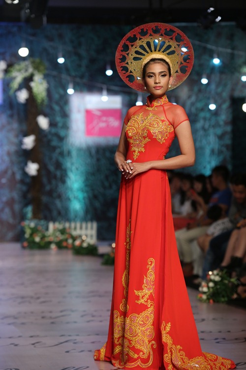 Trương Thị May diện váy cưới phủ pha lê 1.300USD - 11