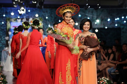 Trương Thị May diện váy cưới phủ pha lê 1.300USD - 12