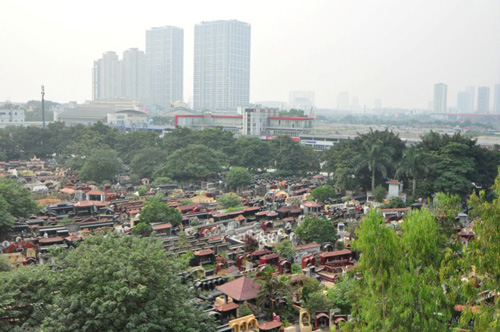 Ảnh: Những nghĩa địa lọt thỏm giữa phố phường Hà Nội - 1