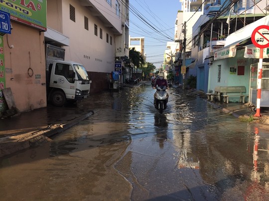 Trời không mưa, nhiều nơi ở Cần Thơ vẫn ngập nước - 3