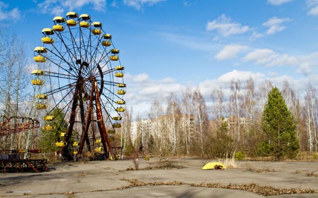 Thị trấn Prypiat nằm gần nhà máy điện hạt nhân Chernobyl của Ukraine trở nên hoang phế không một bóng người sau khi thảm họa hạt nhân xảy ra vào năm 1986.
