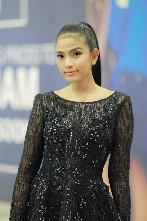 Trương Thị May diện đầm đen vẫn trẻ trung, nổi bật - 2