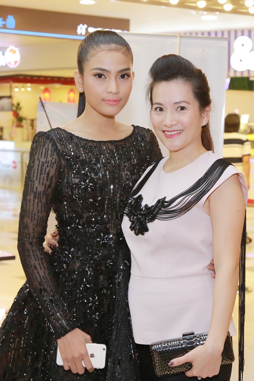 Trương Thị May diện đầm đen vẫn trẻ trung, nổi bật - 5