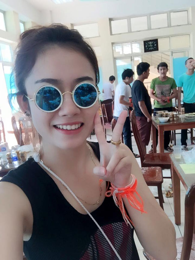 Cận cảnh gương mặt xinh đẹp của hot girl Lào