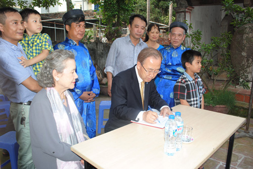 Tổng thư ký LHQ từng thăm nhà thờ họ Phan Huy ở Việt Nam? - 2