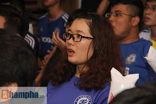 Ghế Mourinho “nóng hơn lửa”, fan Chelsea đầy tâm trạng - 1