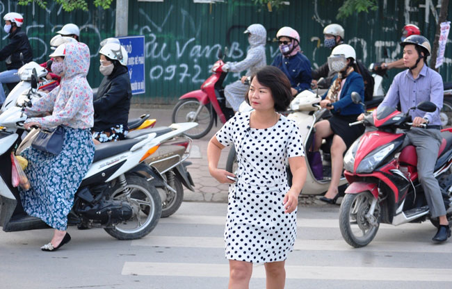 Theo chân “bóng hồng xa lộ” chỉ điểm giao thông ở HN - 11