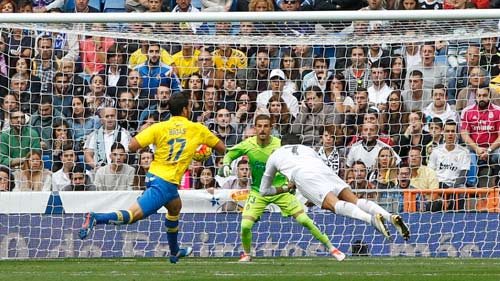 Ghi 1 bàn, Ronaldo thiết lập 3 kỷ lục - 1