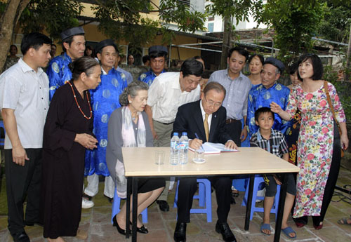 “Không dựa vào lưu bút của ông Ban Ki-moon để nhận họ hàng” - 1