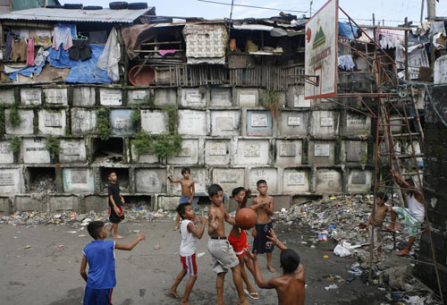 Ảnh: Người sống &#34;ăn ở&#34; cùng người chết ở Philippines - 10