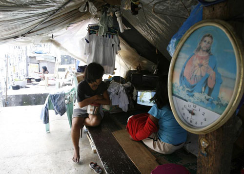 Ảnh: Người sống &#34;ăn ở&#34; cùng người chết ở Philippines - 14