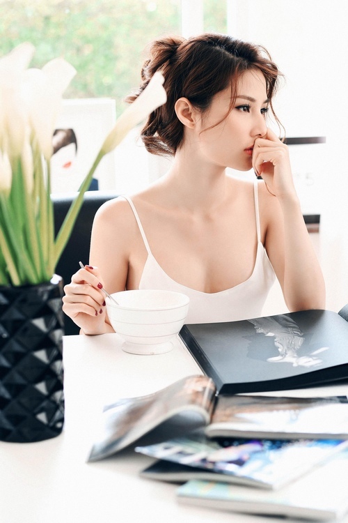 &#34;Gái già lắm chiêu&#34; Diễm My 9x sang chảnh trên phim trường - 4