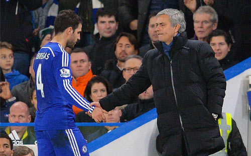 Fabregas lên tiếng vụ bị tố nổi loạn chống Mourinho - 2