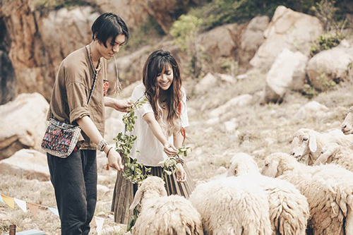 Facebook sao 3/11: Elly Trần "nổi như cồn" ở nước ngoài - 2