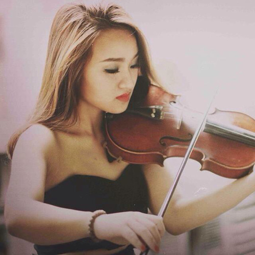 Cô gái xinh đẹp mê đàn Violon - 1