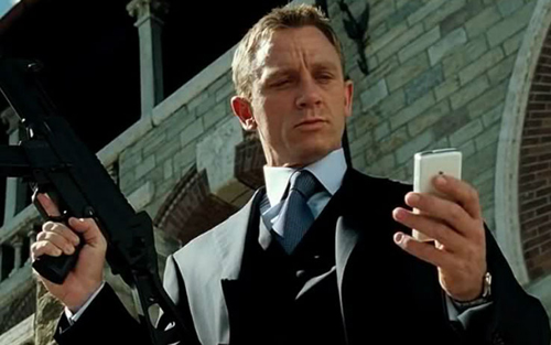 Điệp viên 007 từ chối dùng điện thoại Sony và Samsung trong phim - 1