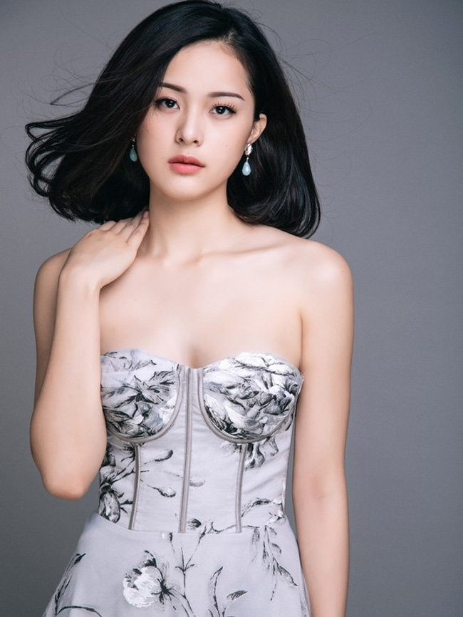 Phạm Hạ Vi (sinh năm 1993) là cô nàng được biết đến với vẻ đẹp rạng ngời được ví như Phạm Băng Băng phiên bản Việt 