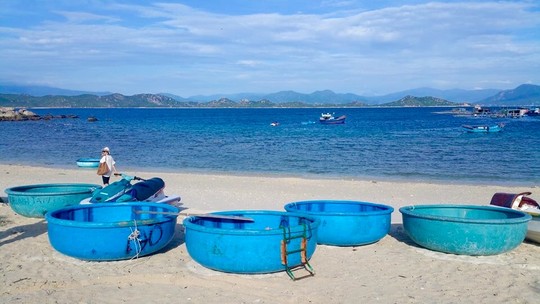 Du khách đổ về Bình Ba trước ngày đóng cửa - 9