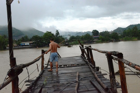 Mưa lớn ở Khánh Hòa, 6 người tử vong, 1 cầu bị sập - 2