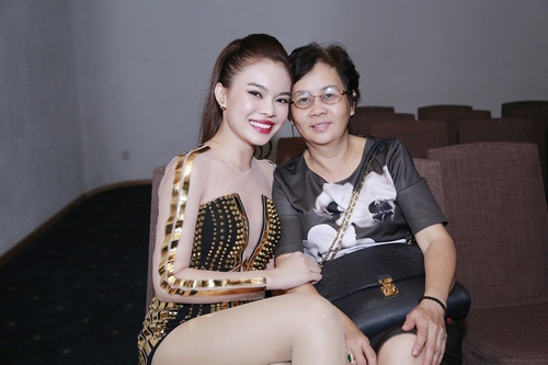 Giang Hồng Ngọc gây bất ngờ với màn đu người trên gậy - 9
