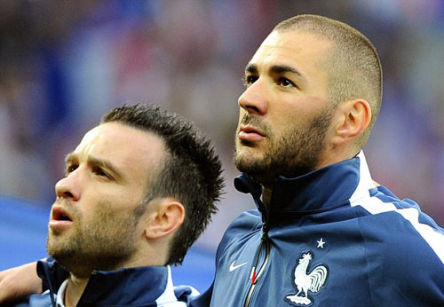 Benzema ra tù chữa trị chấn thương, tuyên bố vô tội - 2