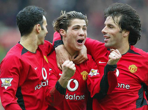 Van Nistelrooy bật bãi khỏi MU vì "sút" Ronaldo - 2