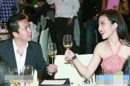 Cbiz rúng động trước bảng giá "hầu rượu" tiền tỉ của sao - 3