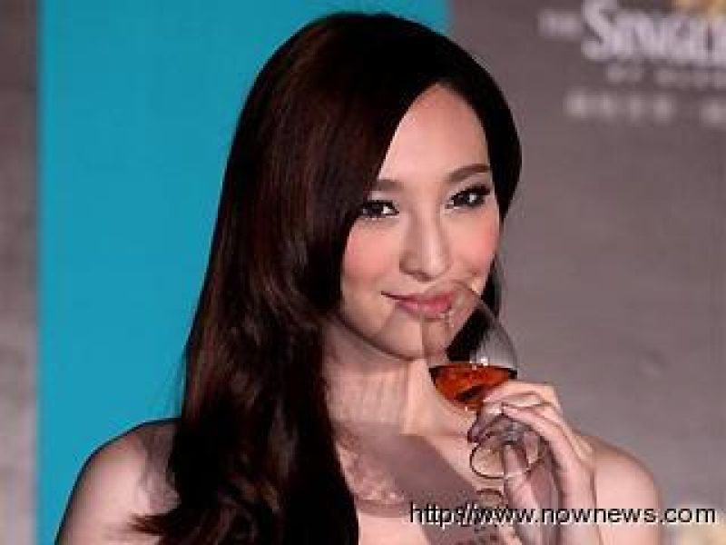 Cbiz rúng động trước bảng giá "hầu rượu" tiền tỉ của sao - 3