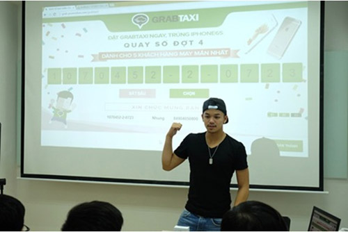 Trọng Hiếu Idol cười tít mắt khi bấm số trúng thưởng - 2