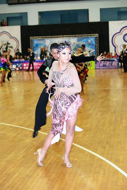 Cô gái 16 tuổi giành HCB giải Vô địch dancesport châu Á - 6