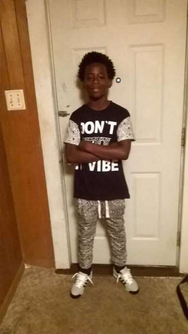 Mỹ: Bé trai 11 tuổi quên mình cứu em khỏi xe bus đâm - 1