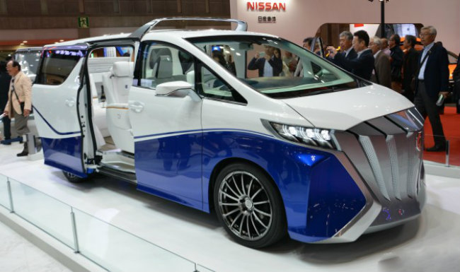 Bản concept Toyota Alphard Hercule xuất hiện lần đầu tại Tokyo Motor Show 2015. Chiếc xe ngay lập tức đã thu hút được sự chú ý của đông đảo công chúng.