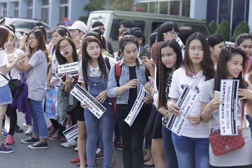 Fan Việt phấn khích trước vẻ phong trần của Mario Maurer - 7