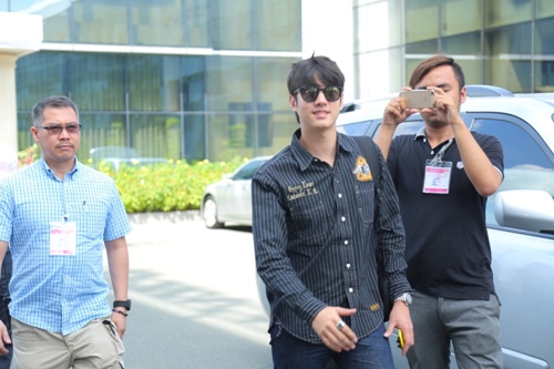Fan Việt phấn khích trước vẻ phong trần của Mario Maurer - 5