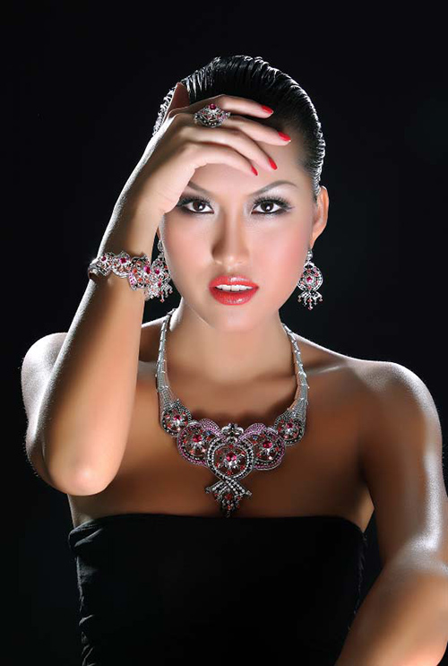 Hành trình nâng mũi 11 năm của Phi Thanh Vân - 6