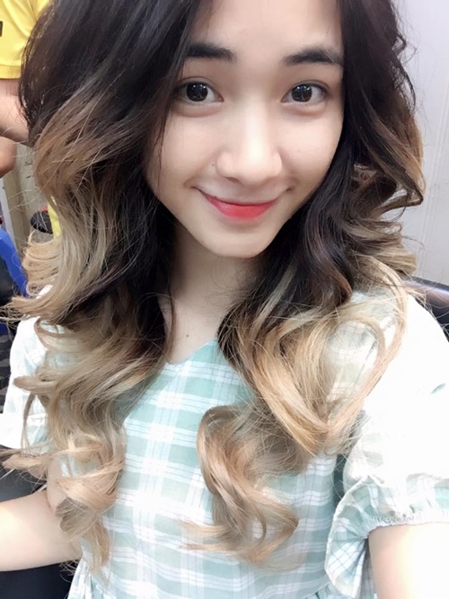 Facebook sao 8/11: Hòa Minzy khác lạ với tóc dài - 1