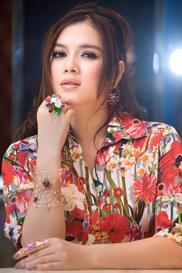 Cuộc "lột xác" ngoạn mục về thời trang của Lý Nhã Kỳ - 4