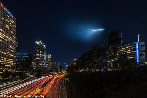 Hải quân Mỹ thử tên lửa, dân ngỡ UFO xuất hiện - 1