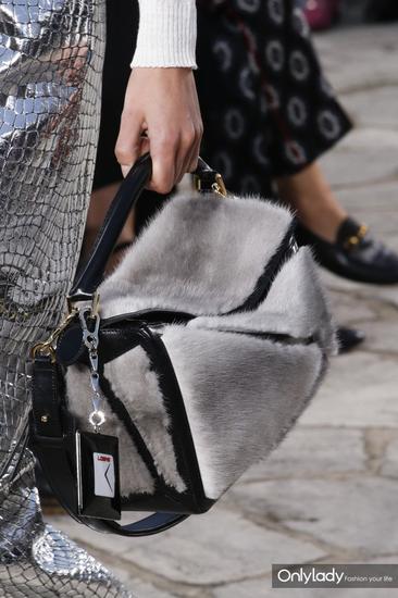 Mê mẩn những mẫu túi đồ hiệu cực chất - 13