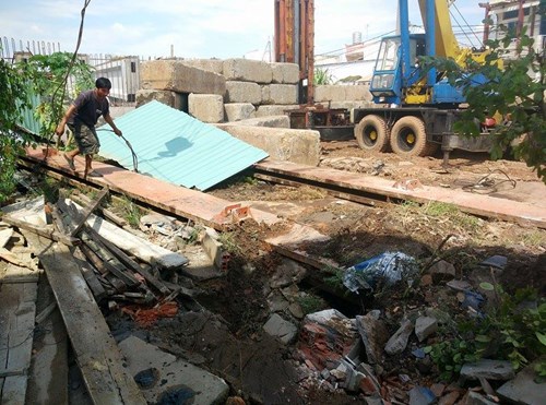 Thục mạng tháo chạy khi bê tông công trình đổ sập - 5
