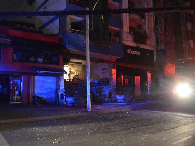 Cứu 11 người mắc kẹt trong khách sạn cháy giữa TPHCM - 3