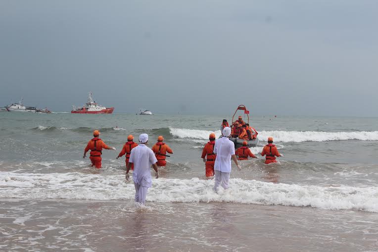 Hàng chục máy bay, tàu biển diễn tập cứu nạn hàng không - 3