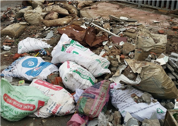 Cây cầu hơn 10 năm "cõng" phế thải giữa Thủ đô - 8