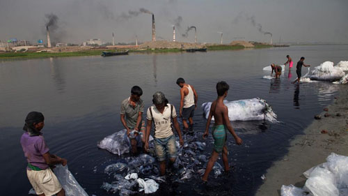Ảnh: Sống trong cảnh ô nhiễm dễ sợ ở Bangladesh - 4