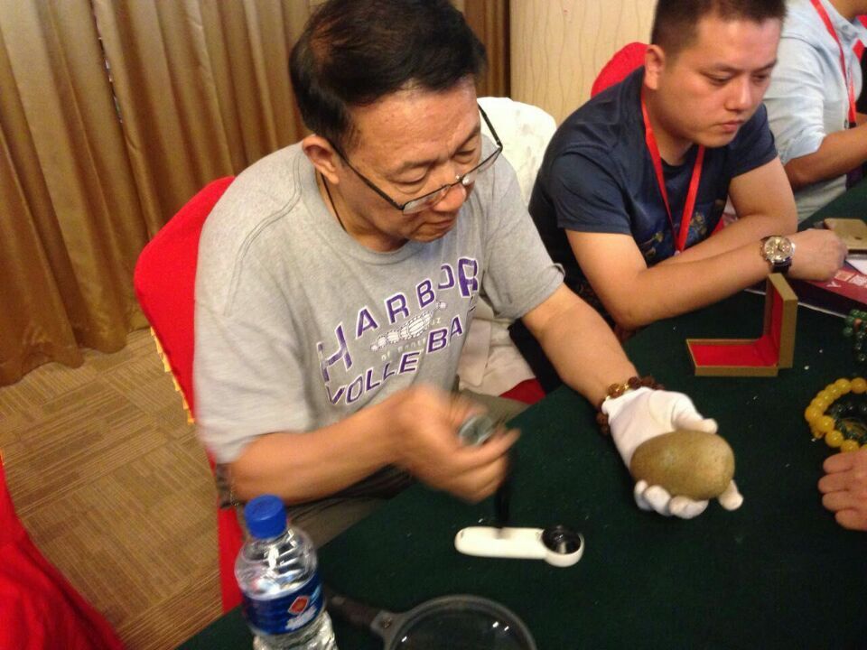 Hòn đá phát sáng có giá 16 triệu USD - 3