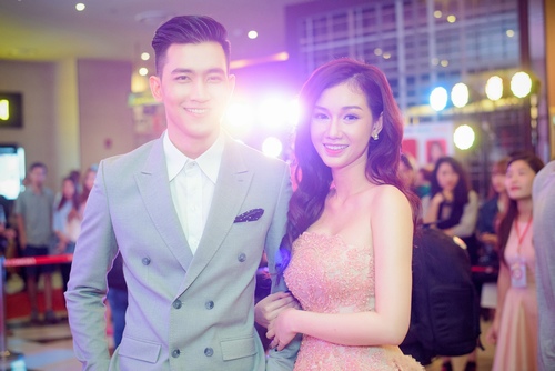 Quỳnh Chi lộ vẻ mệt mỏi dù trang điểm kỹ lưỡng - 10