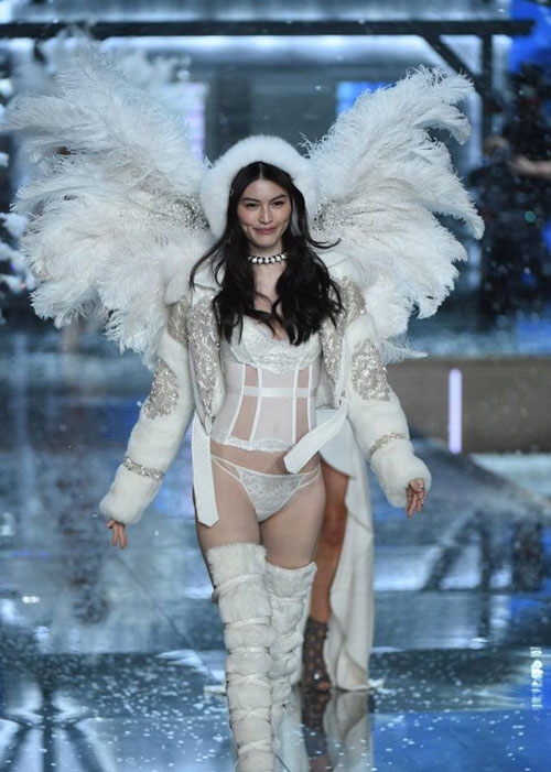 Loạt hình nóng hổi của show Victoria&#39;s Secret 2015 - 21